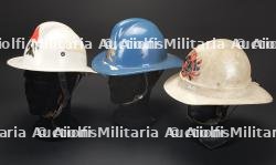 Belgique, lot de quatre casques de sapeurs-pompiers des annees 1980. Belgium, set of four 1980s firefighter helmets. — miniature 2