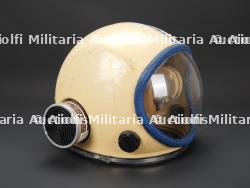Belgique, casque panoramique avec filtres pour risques speciaux. Belgium, full-face helmet with filters for special hazards. — miniature 2