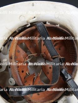 Benelux, lot de quatre casques de sapeurs-pompiers. Benelux, set of four firefighter helmets. — miniature 20
