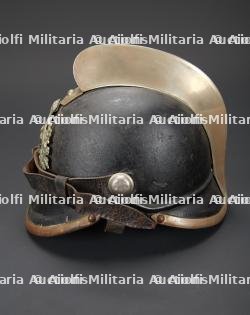 Boheme-Moravie, casque de sapeur-pompier du debut du XXe siecle. Bohemia-Moravia, early 20th-century firefighter helmet. — photo 5