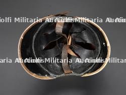 Boheme-Moravie, casque de sapeur-pompier du debut du XXe siecle. Bohemia-Moravia, early 20th-century firefighter helmet. — miniature 8