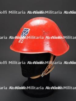 Bosnie-Herzegovine, casque de pompier de Mostar, guerres de Yougoslavie et de Bosnie. Bosnia and Herzegovina, Mostar firefighter helmet from the Yugoslav and Bosnian wars.