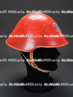 Bosnie-Herzegovine, casque de pompier de Mostar, guerres de Yougoslavie et de Bosnie. Bosnia and Herzegovina, Mostar firefighter helmet from the Yugoslav and Bosnian wars. — miniature 2