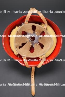 Bosnie-Herzegovine, casque de pompier de Mostar, guerres de Yougoslavie et de Bosnie. Bosnia and Herzegovina, Mostar firefighter helmet from the Yugoslav and Bosnian wars. — miniature 10