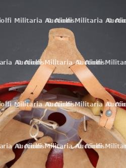 Bosnie-Herzegovine, casque de pompier de Mostar, guerres de Yougoslavie et de Bosnie. Bosnia and Herzegovina, Mostar firefighter helmet from the Yugoslav and Bosnian wars. — photo 11