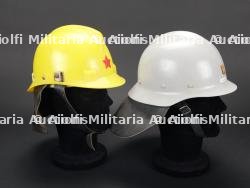 Bulgarie, lot de deux casques de sapeurs-pompiers. Bulgaria, set of two firefighter helmets. — miniature 3