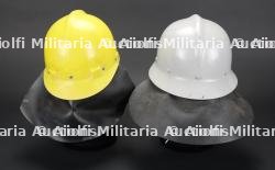 Bulgarie, lot de deux casques de sapeurs-pompiers. Bulgaria, set of two firefighter helmets. — miniature 7