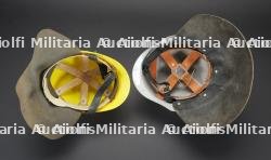 Bulgarie, lot de deux casques de sapeurs-pompiers. Bulgaria, set of two firefighter helmets. — miniature 9