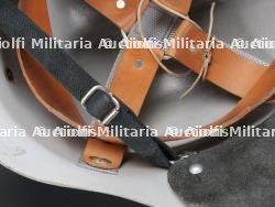 Bulgarie, lot de deux casques de sapeurs-pompiers. Bulgaria, set of two firefighter helmets. — miniature 11