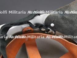 Bulgarie, lot de deux casques de sapeurs-pompiers. Bulgaria, set of two firefighter helmets. — miniature 12