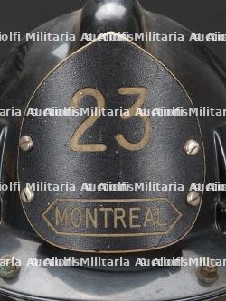 Canada, lot de deux casques de pompiers de Quebec et de Montreal. Canada, set of two firefighter helmets from Quebec City and Montreal. — miniature 4