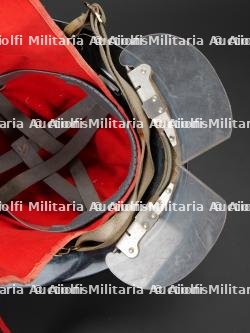 Canada, lot de deux casques de pompiers de Quebec et de Montreal. Canada, set of two firefighter helmets from Quebec City and Montreal. — photo 10