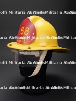 Canada, lot de deux casques de pompiers de Quebec et de Montreal. Canada, set of two firefighter helmets from Quebec City and Montreal. — photo 14