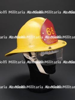 Canada, lot de deux casques de pompiers de Quebec et de Montreal. Canada, set of two firefighter helmets from Quebec City and Montreal. — photo 15