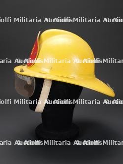 Canada, lot de deux casques de pompiers de Quebec et de Montreal. Canada, set of two firefighter helmets from Quebec City and Montreal. — miniature 18