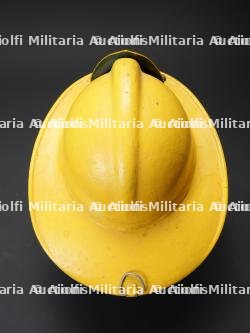 Canada, lot de deux casques de pompiers de Quebec et de Montreal. Canada, set of two firefighter helmets from Quebec City and Montreal. — miniature 20
