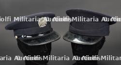 Canada, lot de deux casquettes de sapeurs-pompiers. Canada, set of two firefighter peaked caps.