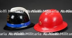 Chili et Argentine, deux casques de sapeurs-pompiers. Chile and Argentina, two firefighter helmets. — miniature 2