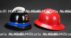 Chili et Argentine, deux casques de sapeurs-pompiers. Chile and Argentina, two firefighter helmets. — photo 3