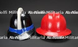 Chili et Argentine, deux casques de sapeurs-pompiers. Chile and Argentina, two firefighter helmets. — photo 7