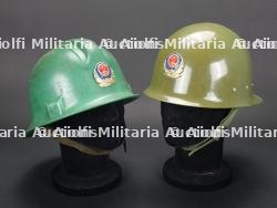 Chine, lot de deux casques de sapeurs-pompiers ou de securite civile. China, set of two firefighter or civil defence helmets.