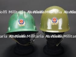 Chine, lot de deux casques de sapeurs-pompiers ou de securite civile. China, set of two firefighter or civil defence helmets. — photo 2