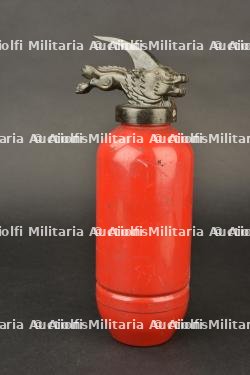 Chine, extincteur a motif de dragon. China, dragon-themed fire extinguisher. — miniature 3