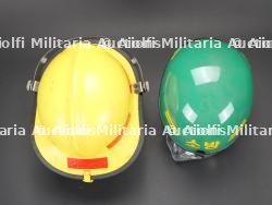 Coree du Sud, lot de deux casques de sapeurs-pompiers. South Korea, set of two firefighter helmets. — photo 9
