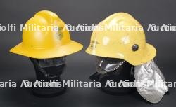 Coree du Sud, lot de deux casques de sapeurs-pompiers. South Korea, set of two firefighter helmets. — photo 1