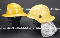 Coree du Sud, lot de deux casques de sapeurs-pompiers. South Korea, set of two firefighter helmets. — photo 5