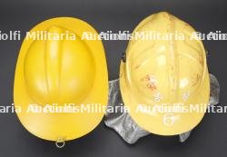 Coree du Sud, lot de deux casques de sapeurs-pompiers. South Korea, set of two firefighter helmets. — photo 9