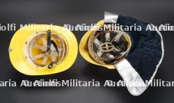 Coree du Sud, lot de deux casques de sapeurs-pompiers. South Korea, set of two firefighter helmets. — miniature 10