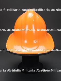 Danemark, lot de deux casques de sapeurs-pompiers. Denmark, set of two firefighter helmets. — photo 16