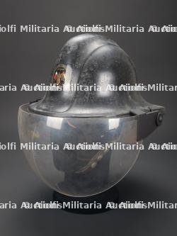 emirats arabes unis, casque de sapeur-pompier. United Arab Emirates, firefighter helmet.