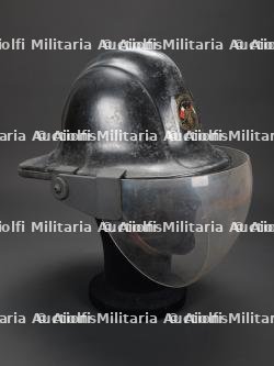 emirats arabes unis, casque de sapeur-pompier. United Arab Emirates, firefighter helmet. — miniature 2