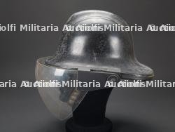 emirats arabes unis, casque de sapeur-pompier. United Arab Emirates, firefighter helmet. — photo 5