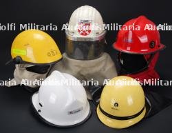 Entreprises privees, cinq casques de sapeurs-pompiers et de services de securite. Private companies, five firefighter and security service helmets. — photo 1