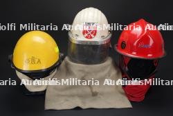 Entreprises privees, cinq casques de sapeurs-pompiers et de services de securite. Private companies, five firefighter and security service helmets. — miniature 2
