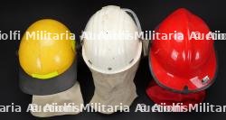 Entreprises privees, cinq casques de sapeurs-pompiers et de services de securite. Private companies, five firefighter and security service helmets. — photo 10