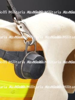 Entreprises privees, cinq casques de sapeurs-pompiers et de services de securite. Private companies, five firefighter and security service helmets. — photo 15