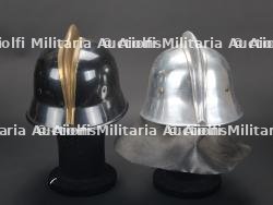 Espagne, lot de deux casques de sapeurs-pompiers. Spain, set of two firefighter helmets. — miniature 7