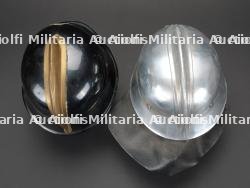 Espagne, lot de deux casques de sapeurs-pompiers. Spain, set of two firefighter helmets. — photo 8