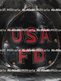 etats-Unis, casque en cuir du service d'incendie de l'armee americaine. United States, leather helmet of the US Army Fire Department. — photo 4