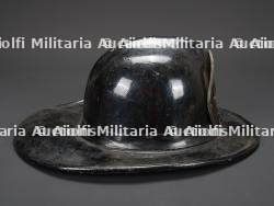 etats-Unis, casque en cuir du service d'incendie de l'armee americaine. United States, leather helmet of the US Army Fire Department. — photo 5