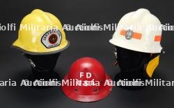 etats-Unis, lot de trois casques de sapeurs-pompiers, dont un de l'armee americaine. United States, set of three firefighter helmets, including one US Army example. — photo 1