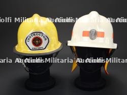 etats-Unis, lot de trois casques de sapeurs-pompiers, dont un de l'armee americaine. United States, set of three firefighter helmets, including one US Army example. — photo 2