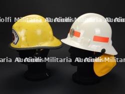 etats-Unis, lot de trois casques de sapeurs-pompiers, dont un de l'armee americaine. United States, set of three firefighter helmets, including one US Army example. — photo 5