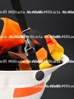 etats-Unis, lot de trois casques de sapeurs-pompiers, dont un de l'armee americaine. United States, set of three firefighter helmets, including one US Army example. — photo 12