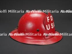 etats-Unis, lot de trois casques de sapeurs-pompiers, dont un de l'armee americaine. United States, set of three firefighter helmets, including one US Army example. — miniature 14