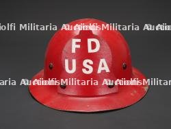 etats-Unis, lot de trois casques de sapeurs-pompiers, dont un de l'armee americaine. United States, set of three firefighter helmets, including one US Army example. — photo 15
